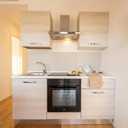 Maison Aurora Modern Beachfront Apartament Bari