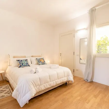 Maison Aurora Modern Beachfront Apartament Bari